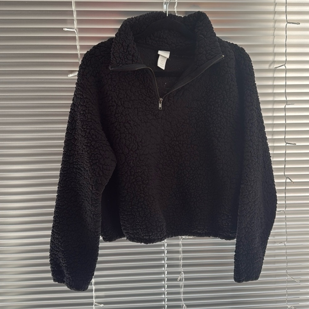 Black crop fuzzy half zip